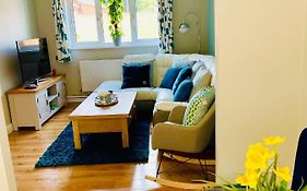 Tanglewood House Abergavenny With Private Parking